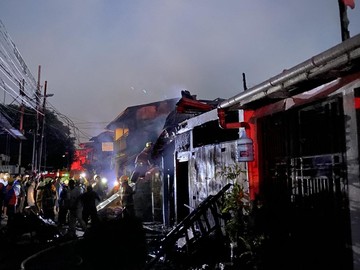 Listrik Padam, Lokasi Kebakaran Rumah di Cempaka Raya Jaktim Gelap Gulita