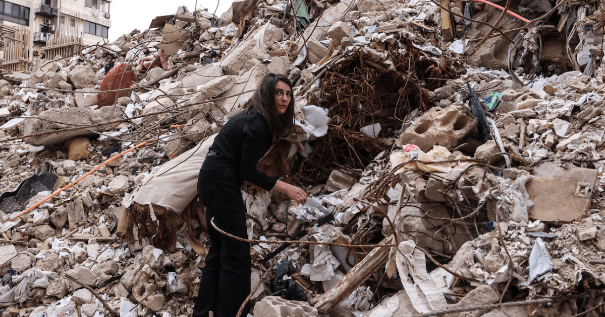 Keluarga menuntut keadilan bagi para korban yang tewas dalam serangan Israel di Beirut
