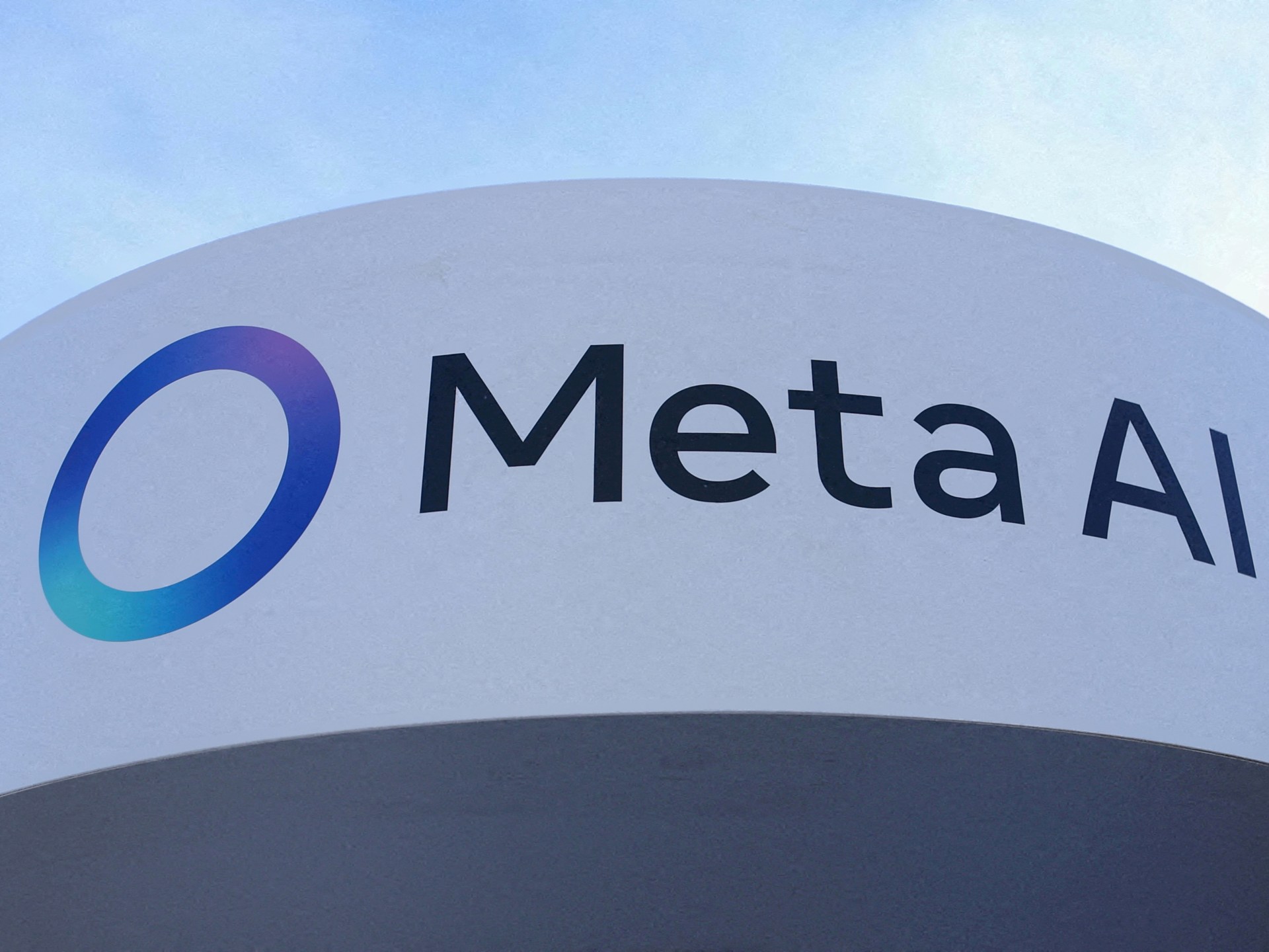 Meta memangkas 8.000 pekerjaan dalam PHK global