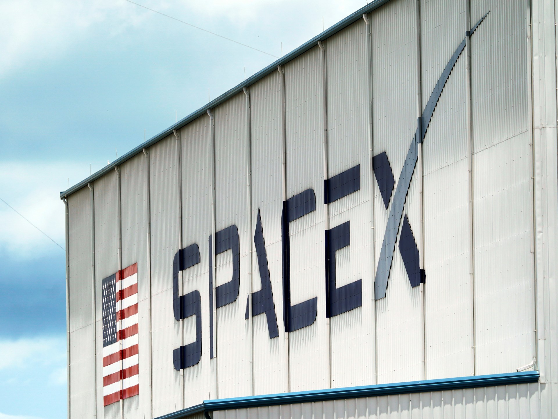 SpaceX milik Elon Musk mengumumkan pengajuan IPO blockbuster