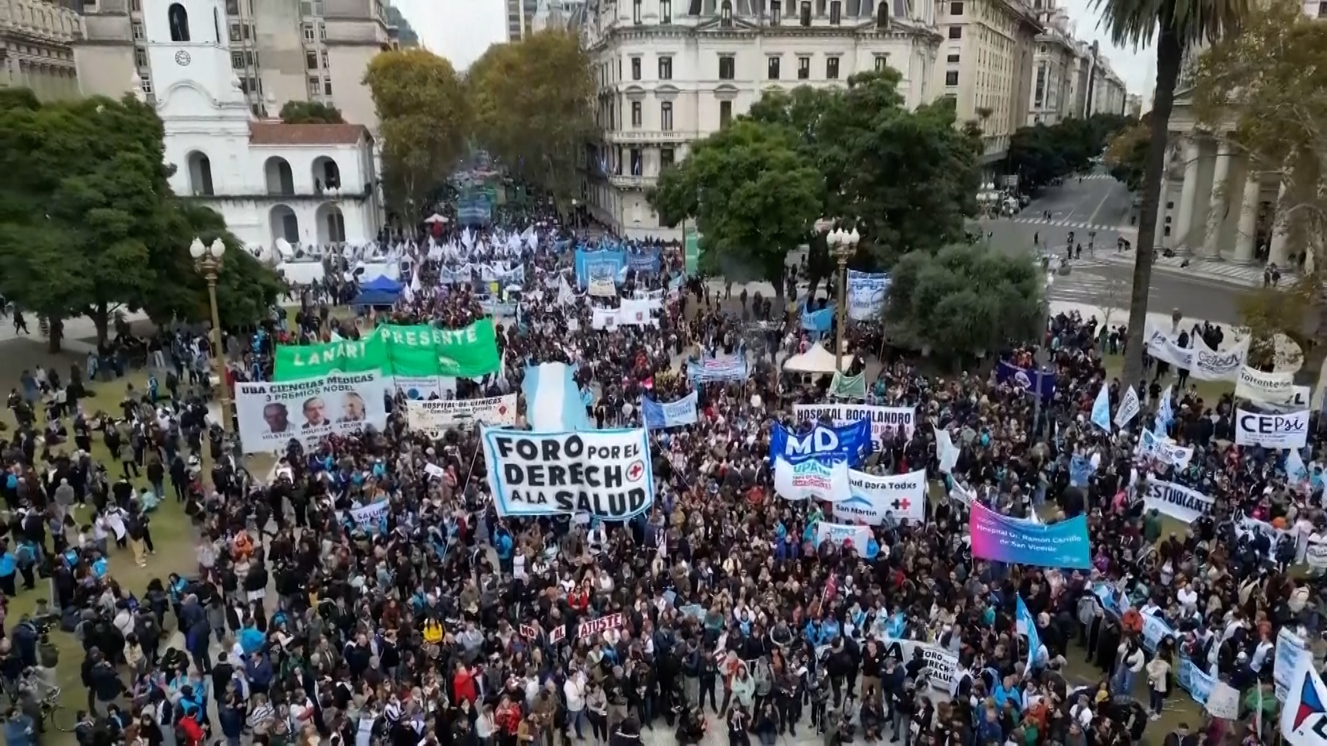 Pengunjuk rasa di Argentina mengutuk pemotongan dana layanan kesehatan Milei