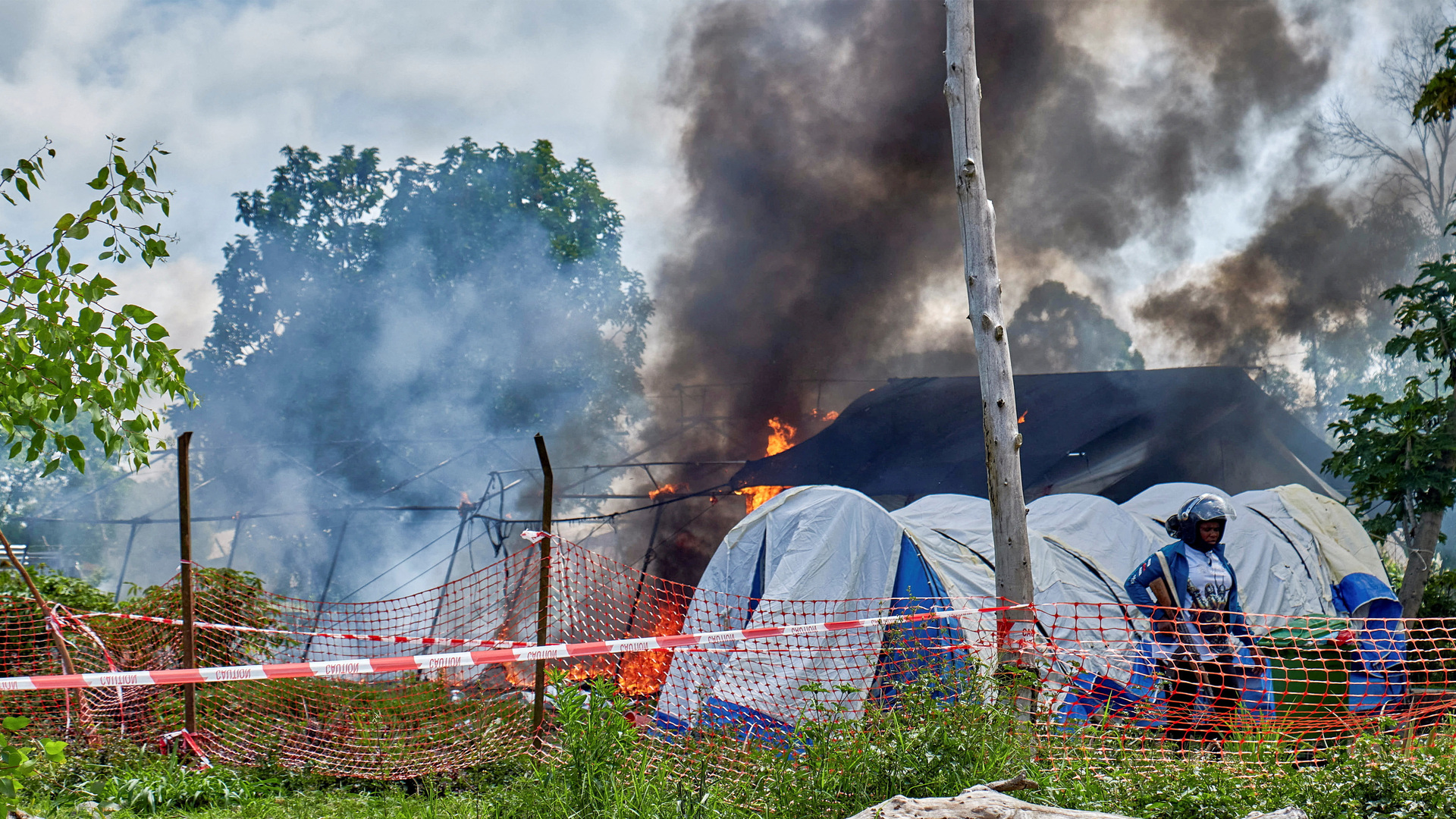 Rumah sakit perawatan Ebola terbakar di Kongo saat wabah menyebar