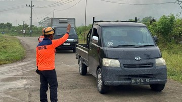Ada Longsoran Batu, Akses Jalan KM 16 Trenggalek-Ponorogo Ditutup