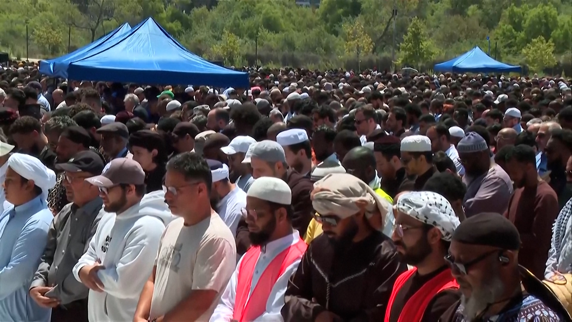 Ribuan orang menghadiri salat jenazah korban serangan masjid di San Diego