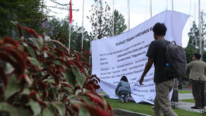 Kata Mahasiswa Soal Baliho Permohonan Maaf di Gerbang UGM