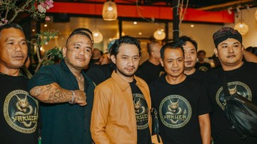 Viral Yakuza Maneges Tempel Stiker di Lapak PKL, Pendiri Bantah Pungli