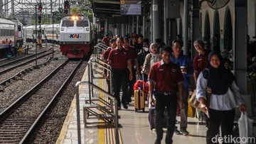 Evakuasi Lokomotif Tergelincir di Senen Tuntas, Perjalanan KA Normal Lagi