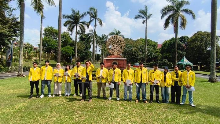 BEM UI Kirim Karangan Bunga Duka Cita ke Istana