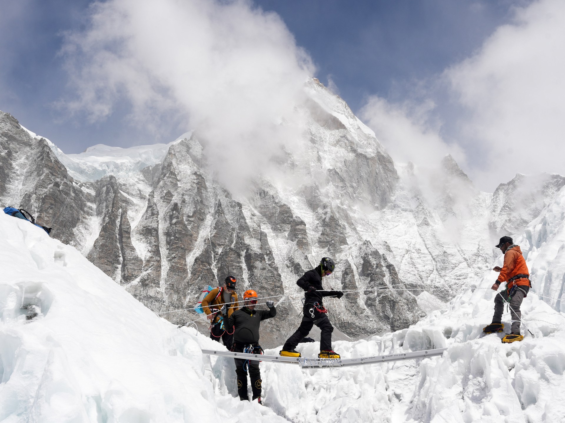 pemegang-rekor-everest-memperingatkan-bahaya-nepal-ketika-dua-pendaki-gunung-india-meninggal