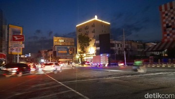 Cerita Warga Medan Cari WiFi Buat Hubungi Keluarga Saat Listrik Padam