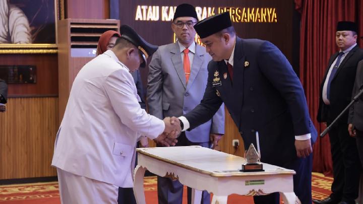 perkuat-tata-kelola-pemerintahan,-rudy-susmanto-lantik-32-pejabat-di-lingkup-pemkab-bogor