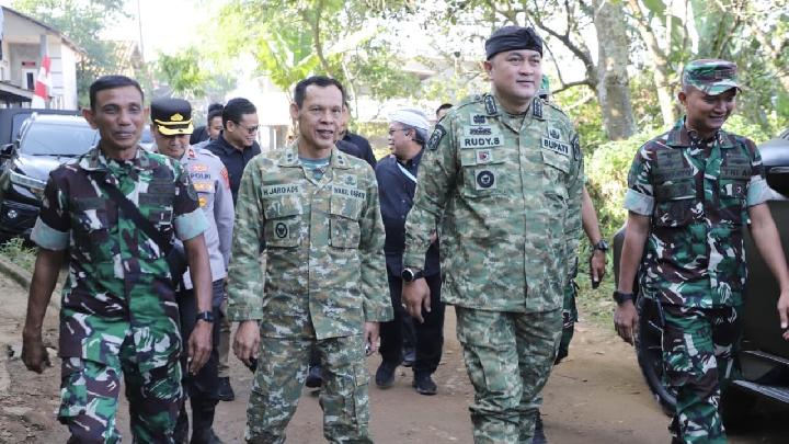 bupati-bogor-apresiasi-tmmd-ke-128-yang-tuntaskan-pembangunan-jalan-5,2-kilometer-di-cigudeg