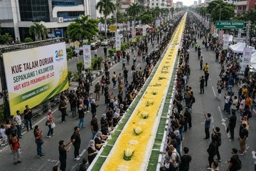 HUT Ke-242 Pekanbaru Hadirkan Kue Talam Durian Sepanjang 1 Km