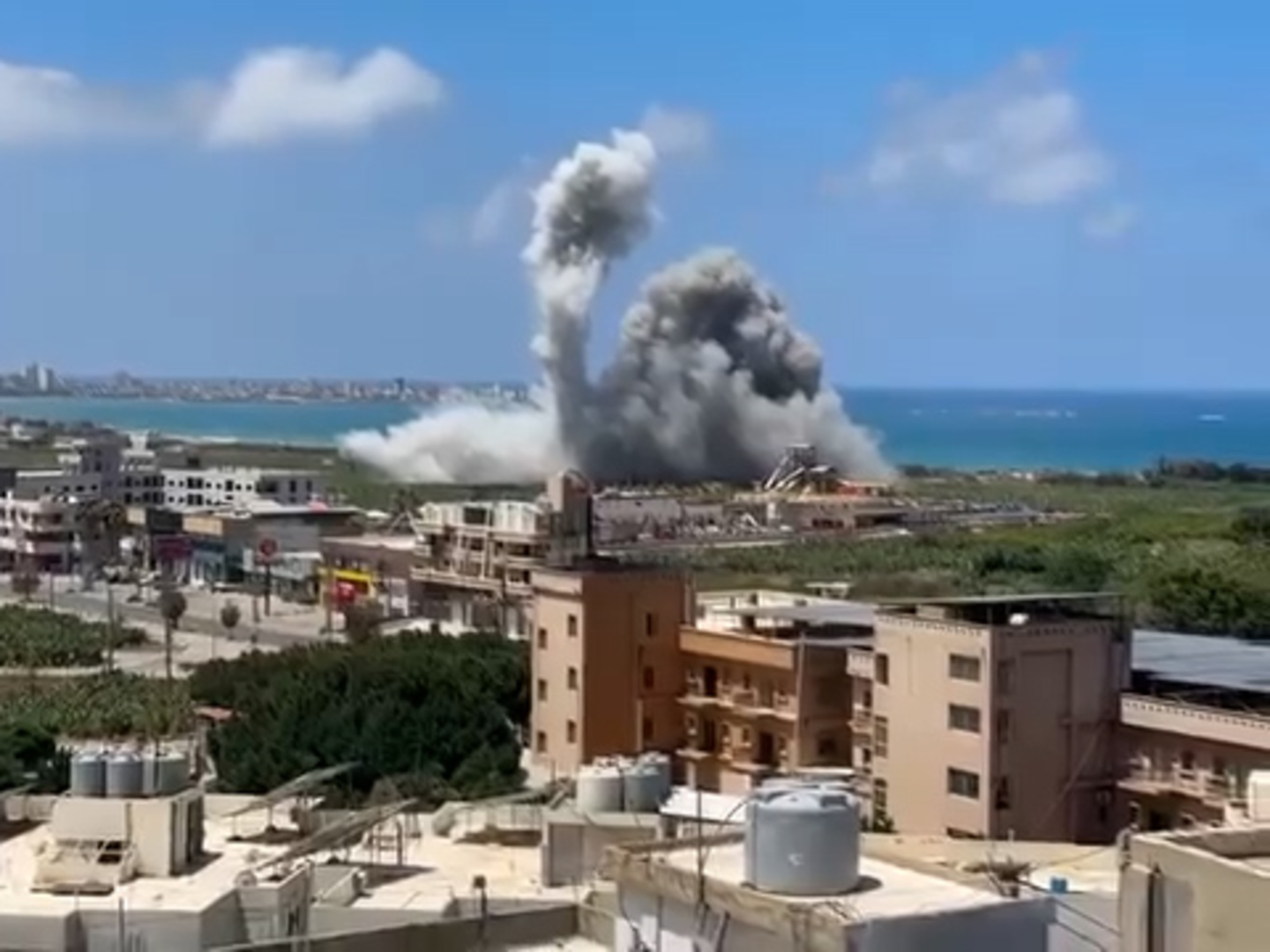 Serangan udara Israel menghantam Lebanon selatan menyebabkan banyak orang terluka