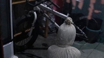 Hoax Pocong Muncul Lagi, Kali Ini Diviralkan Duduk di Teras Warga Depok
