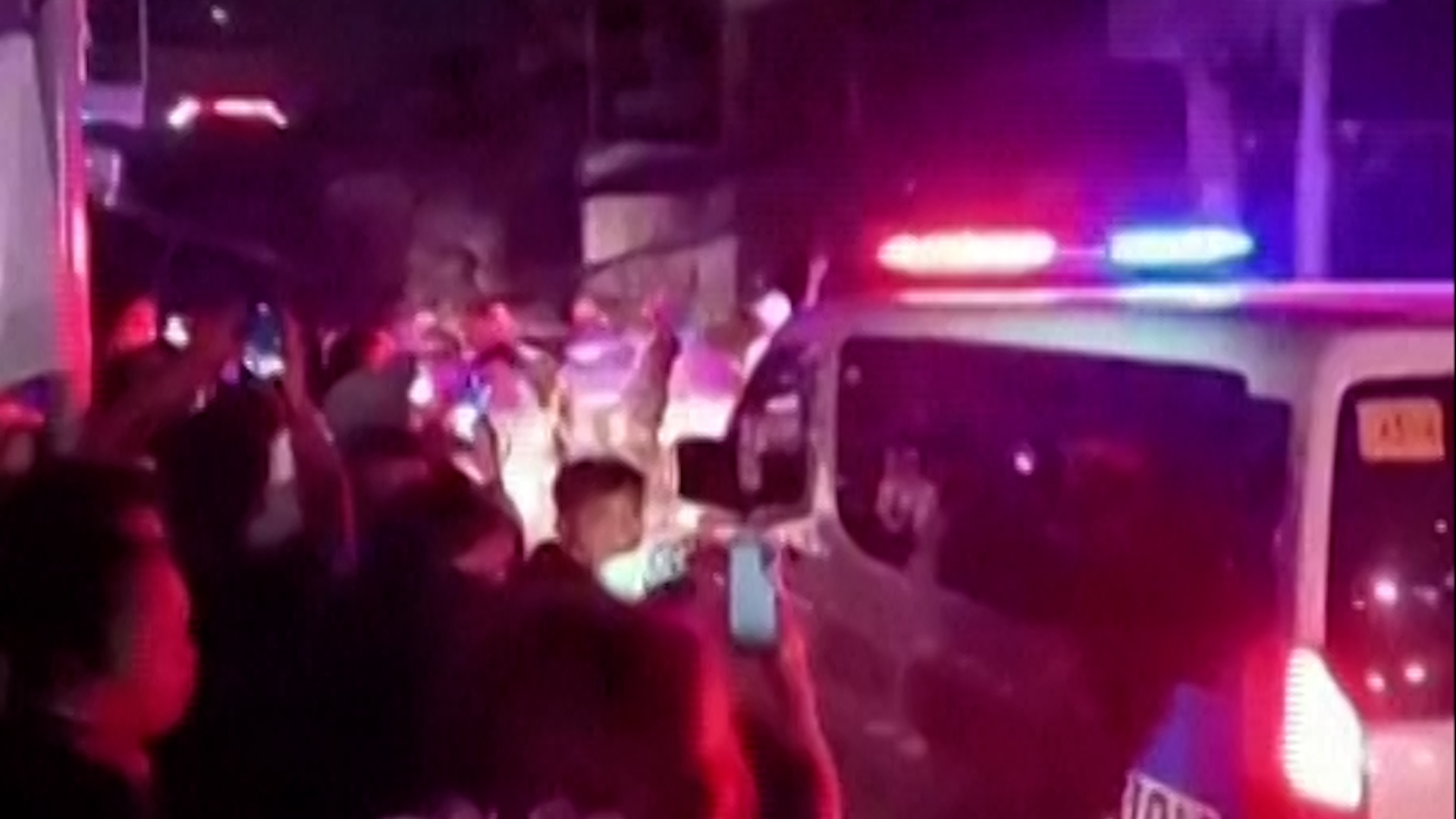 19 orang terjebak setelah bangunan runtuh di Filipina