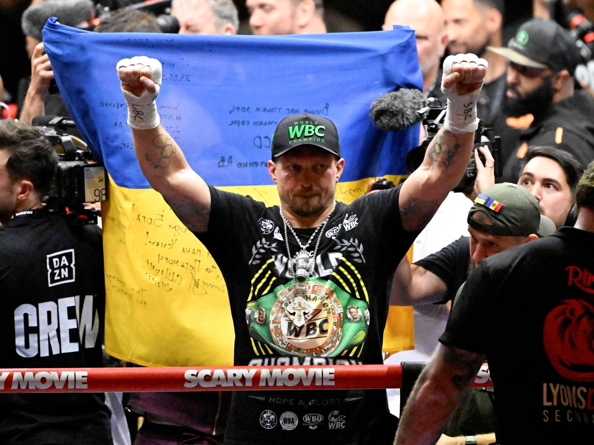 Usyk menghindari kekalahan yang mengejutkan dengan mengejutkan Verhoeven pada ronde ke-11