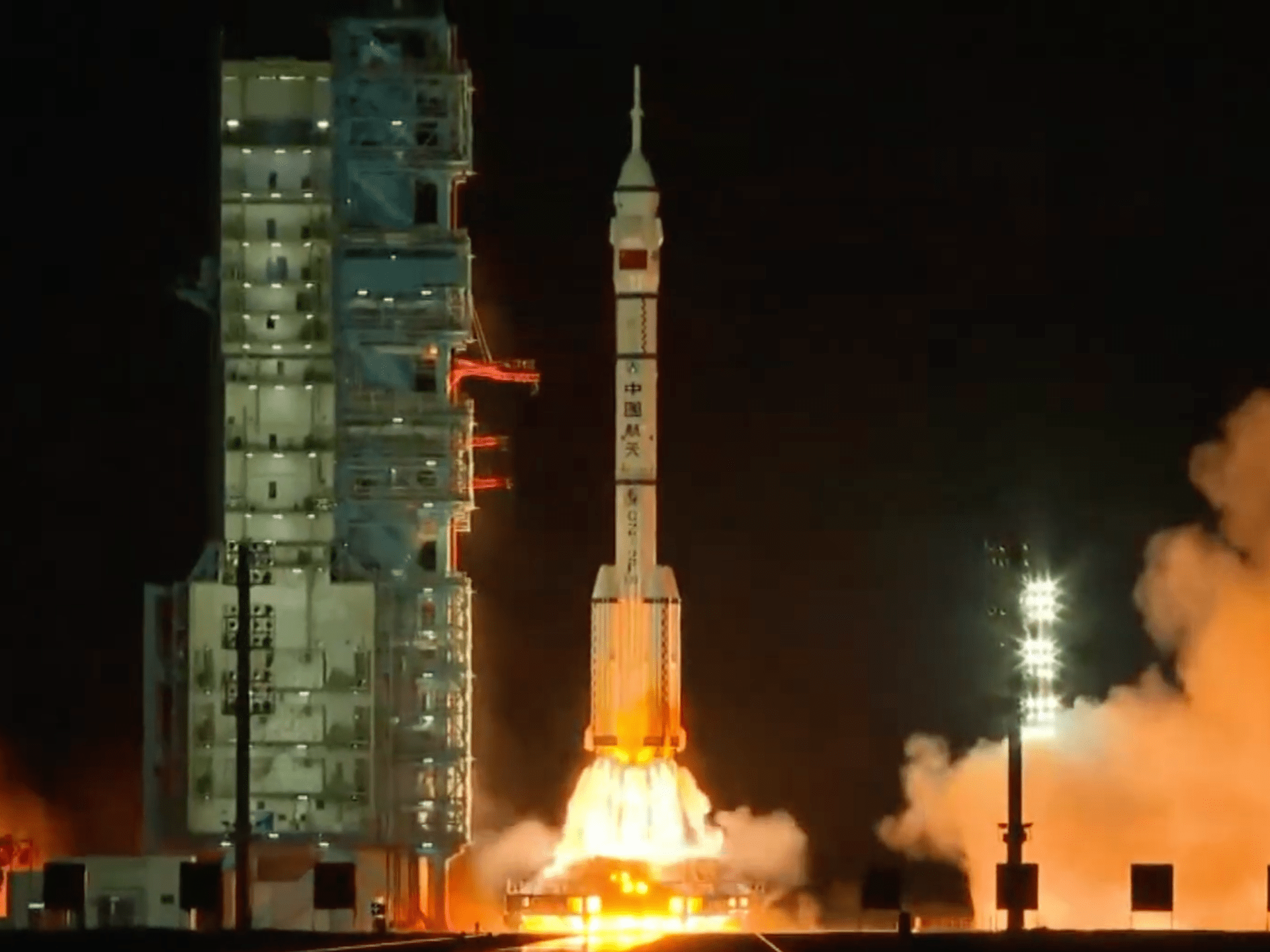 Astronot Shenzhou-23 Tiongkok lepas landas dalam stasiun misi luar angkasa