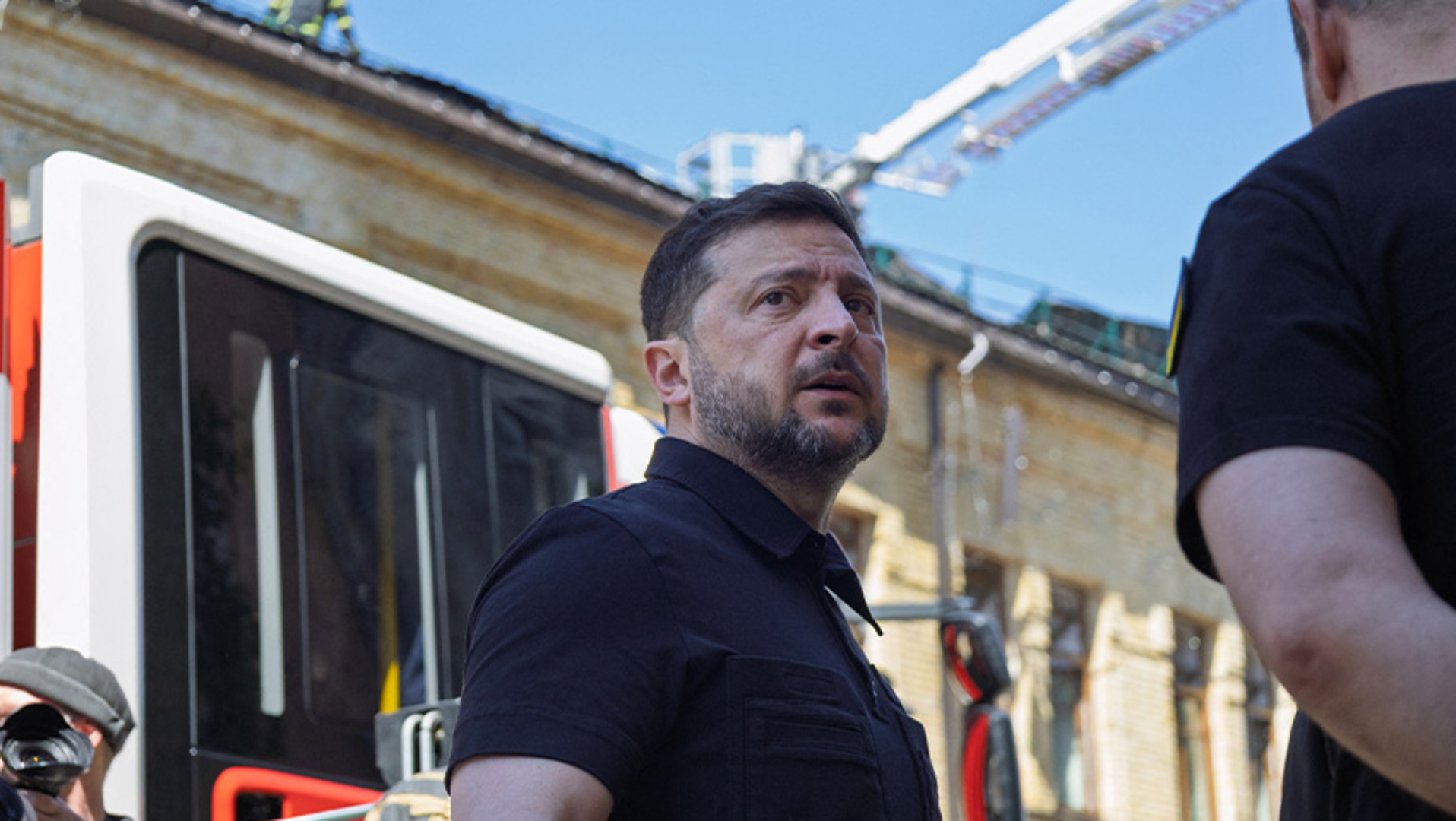 Zelenskyy berbicara kepada Al Jazeera di lokasi serangan besar Rusia di Kyiv