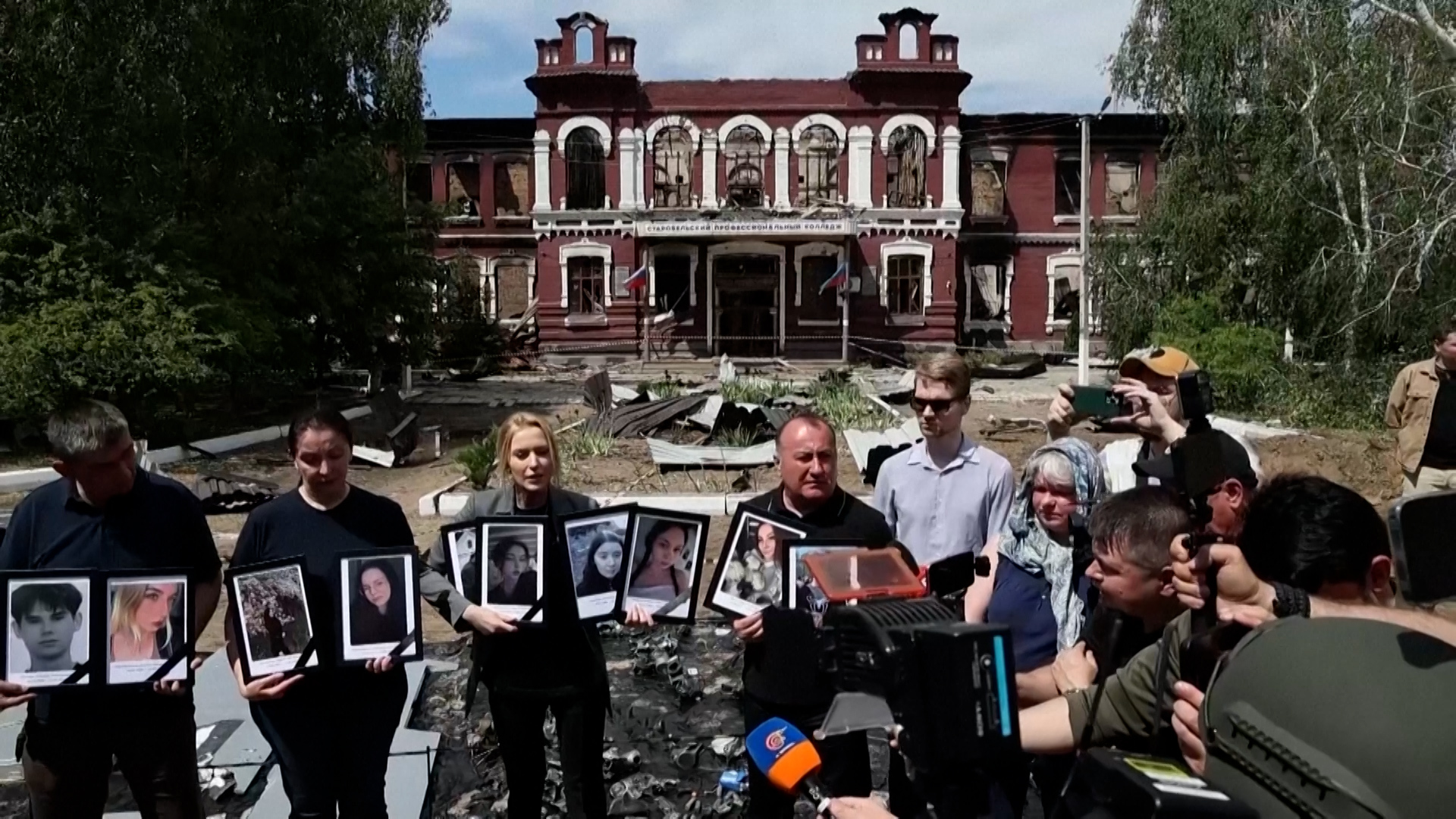 Rusia mengundang media untuk menyaksikan serangan mematikan di kampus di Luhansk