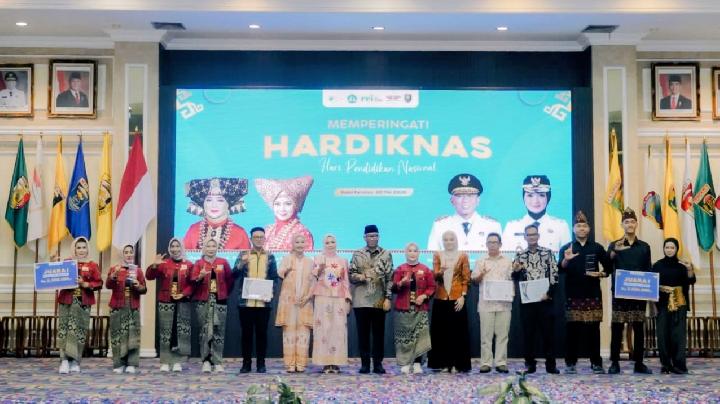 Gubernur Rahmat Mirzani Dorong Generasi Muda Bangga Berbahasa Lampung