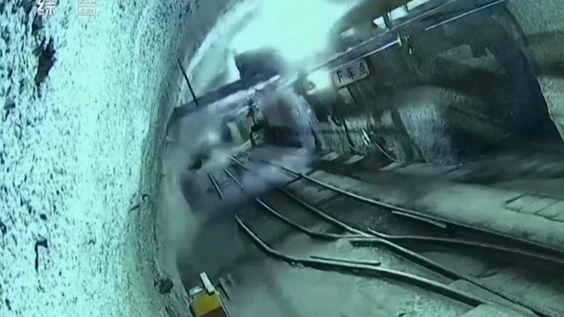 Video penayangan menunjukkan momen ledakan tambang batu bara di Tiongkok