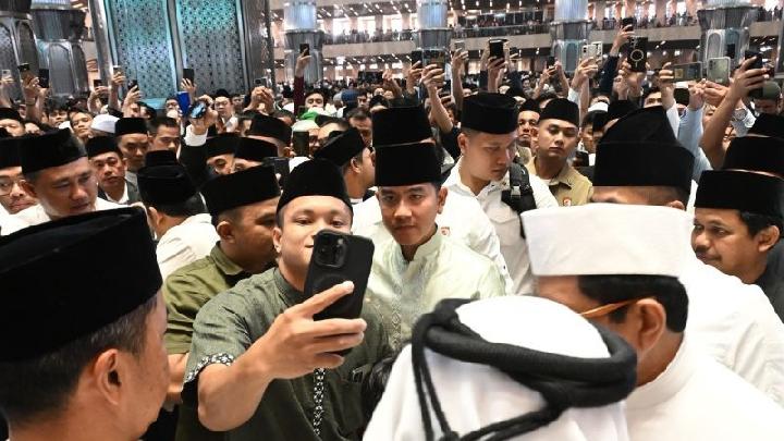 Gibran Rakabuming Bawa Jan Ethes Salat Idul Adha di Istiqlal