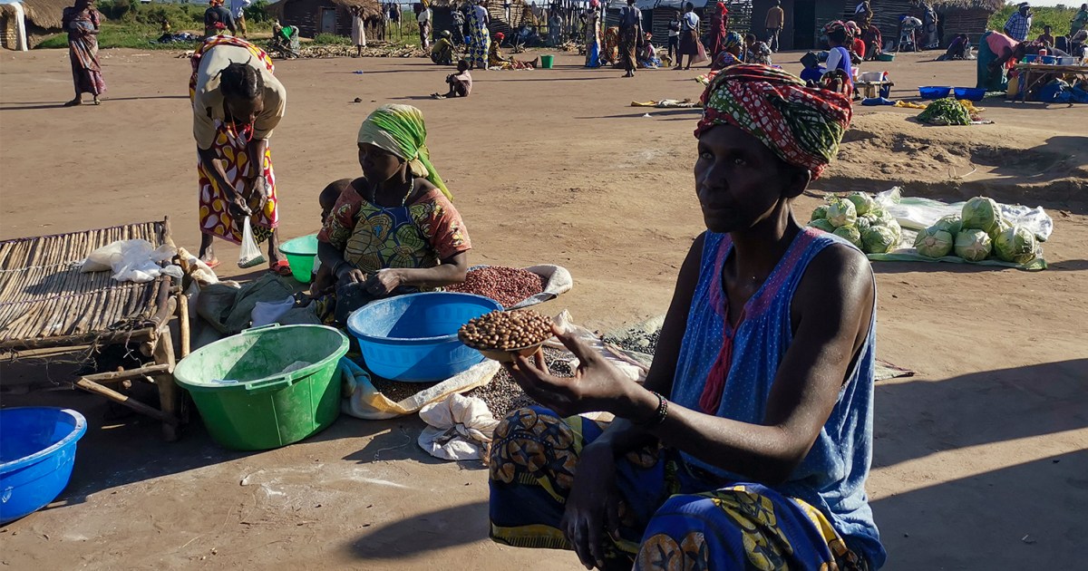 Penangguhan penerbangan DRC dan perbatasan Uganda mengisolasi Bunia yang dilanda Ebola