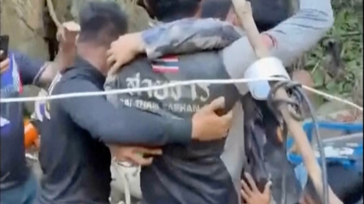 Tim penyimpanan penemuan korban selamat di gua Laos