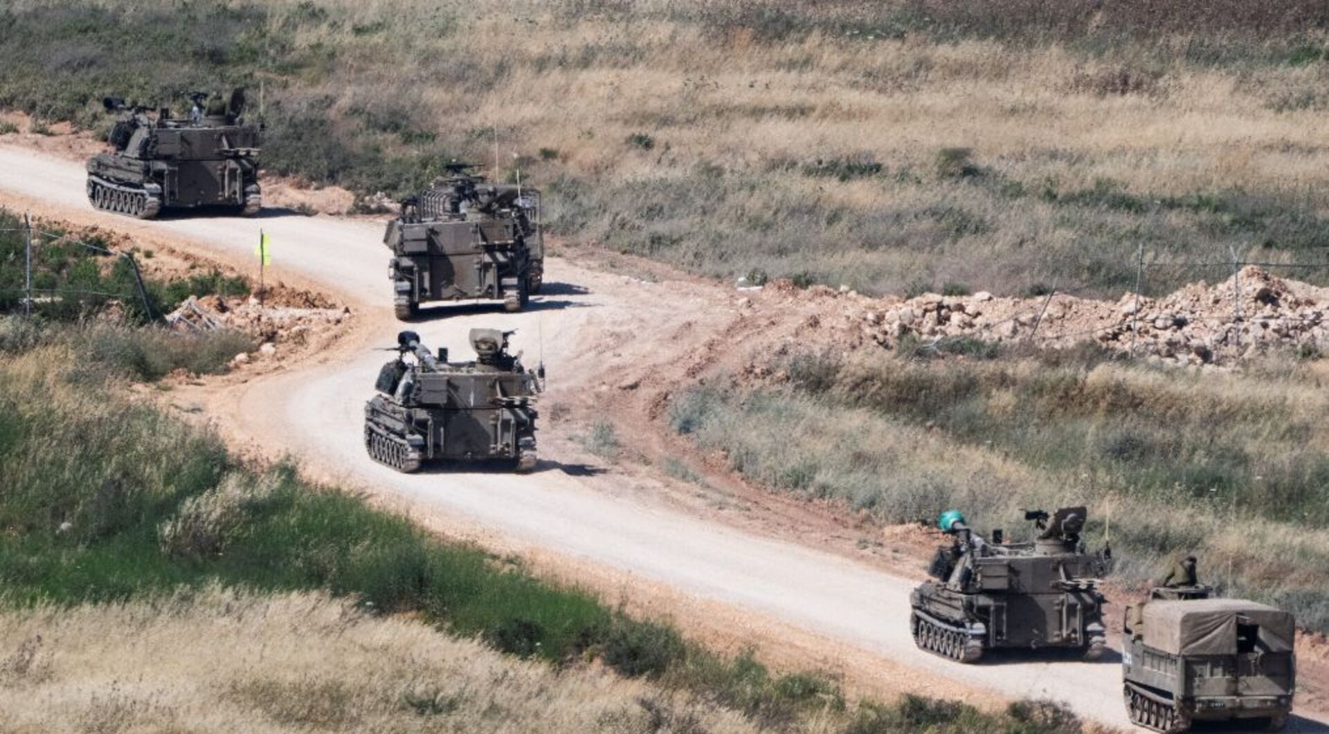 Mengapa Israel meningkatkan serangan di Lebanon meski ada gencatan senjata?