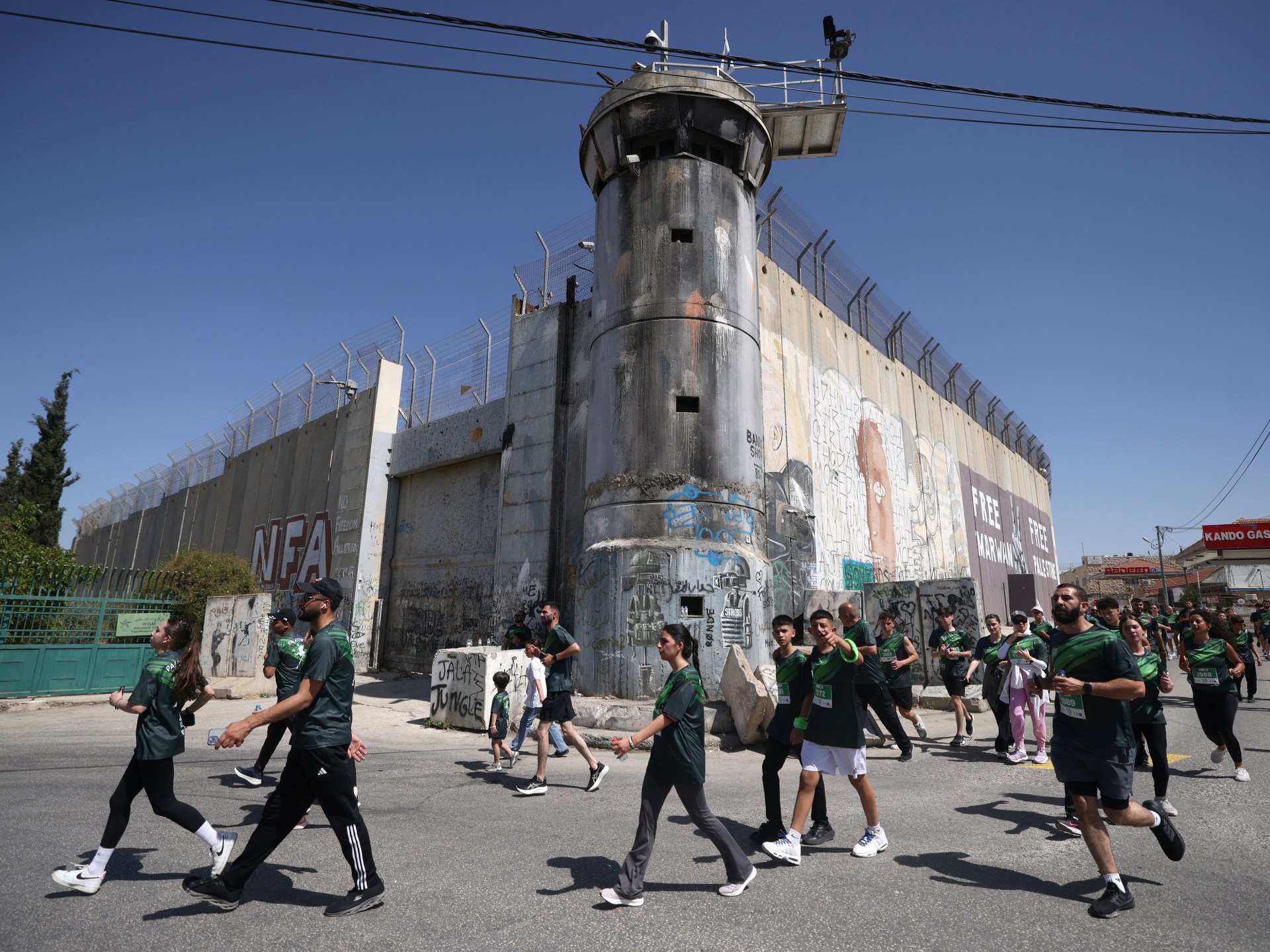 Lulusan Palestina di Tepi Barat memasuki pasar kerja yang runtuh