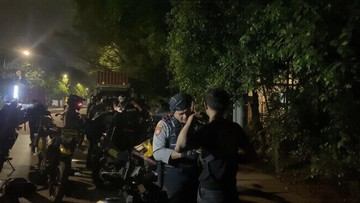 patroli-polisi-amankan-15-pemuda-tawuran-di-jaktim,-7-celurit-disita