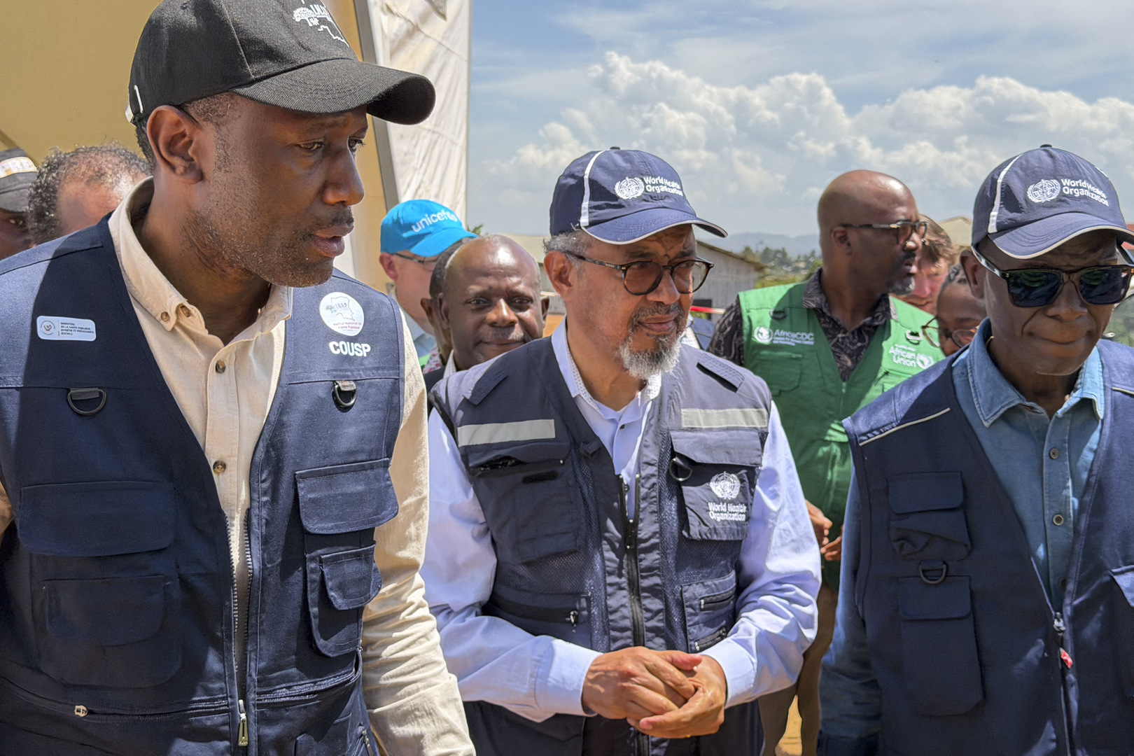 kepala-who-mengunjungi-bunia,-pusat-wabah-ebola