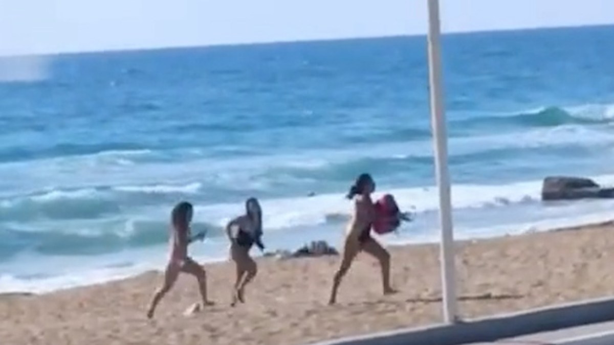 Kepanikan di pantai di Israel utara selama serangan Hizbullah