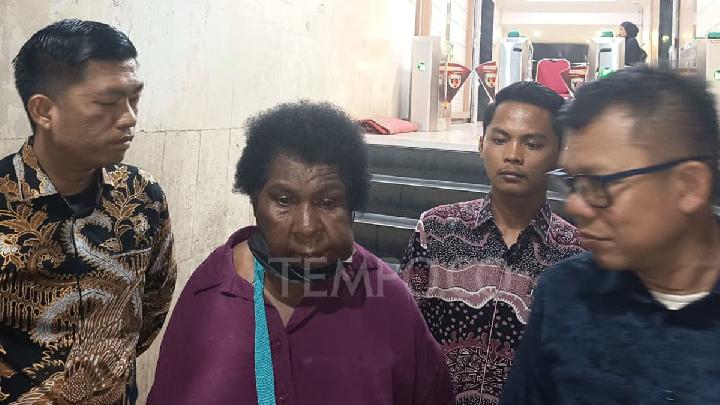 Keluarga Hilang Kontak dengan Yasinta Moiwend Sebelum Muncul di Polda Metro