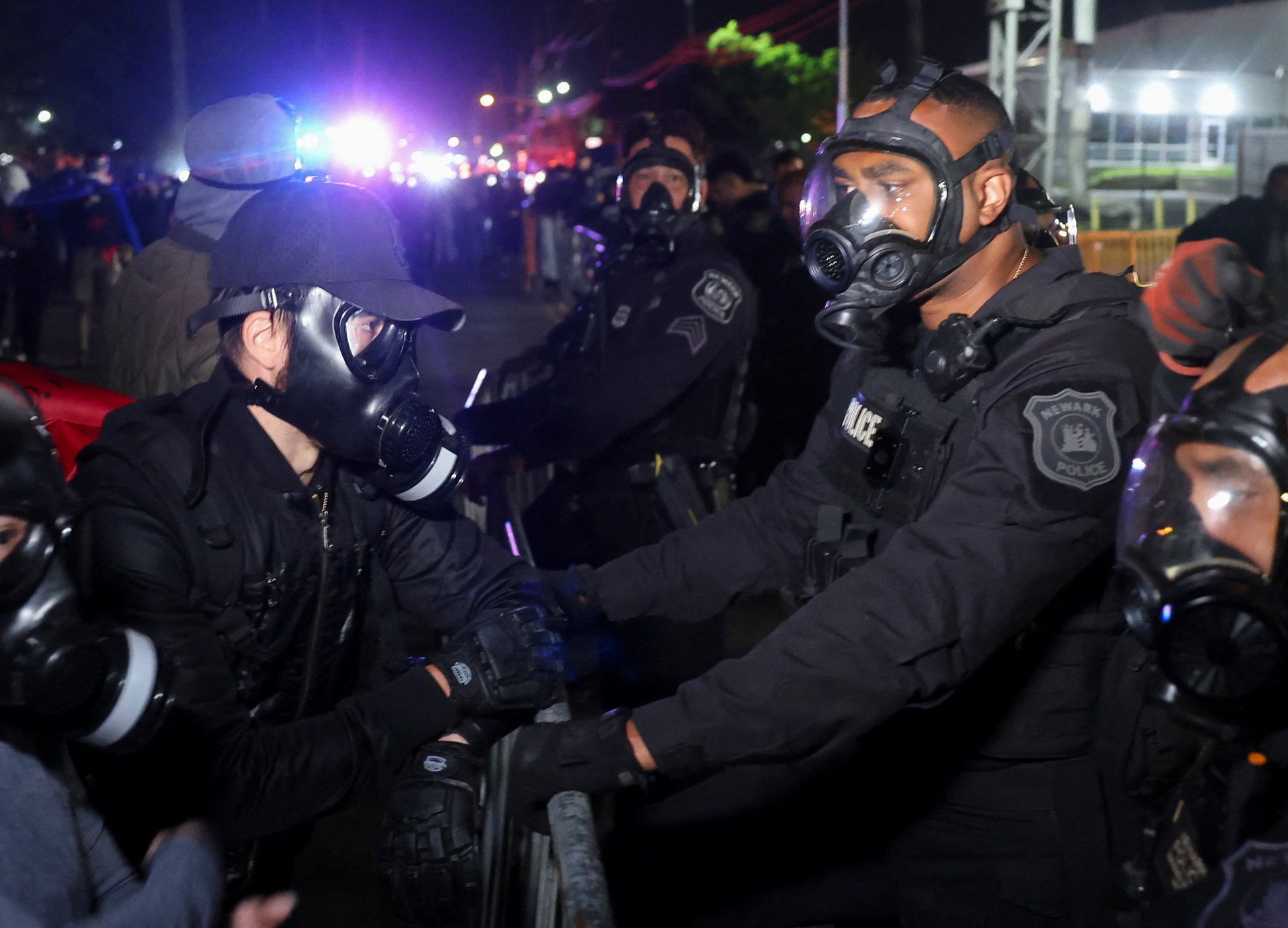 Walikota Newark diberlakukan jam malam di pusat imigrasi terpencil Delaney Hall