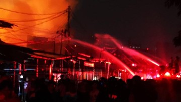 6 Warga Sesak Napas Akibat Asap Kebakaran Hebat di Kemayoran