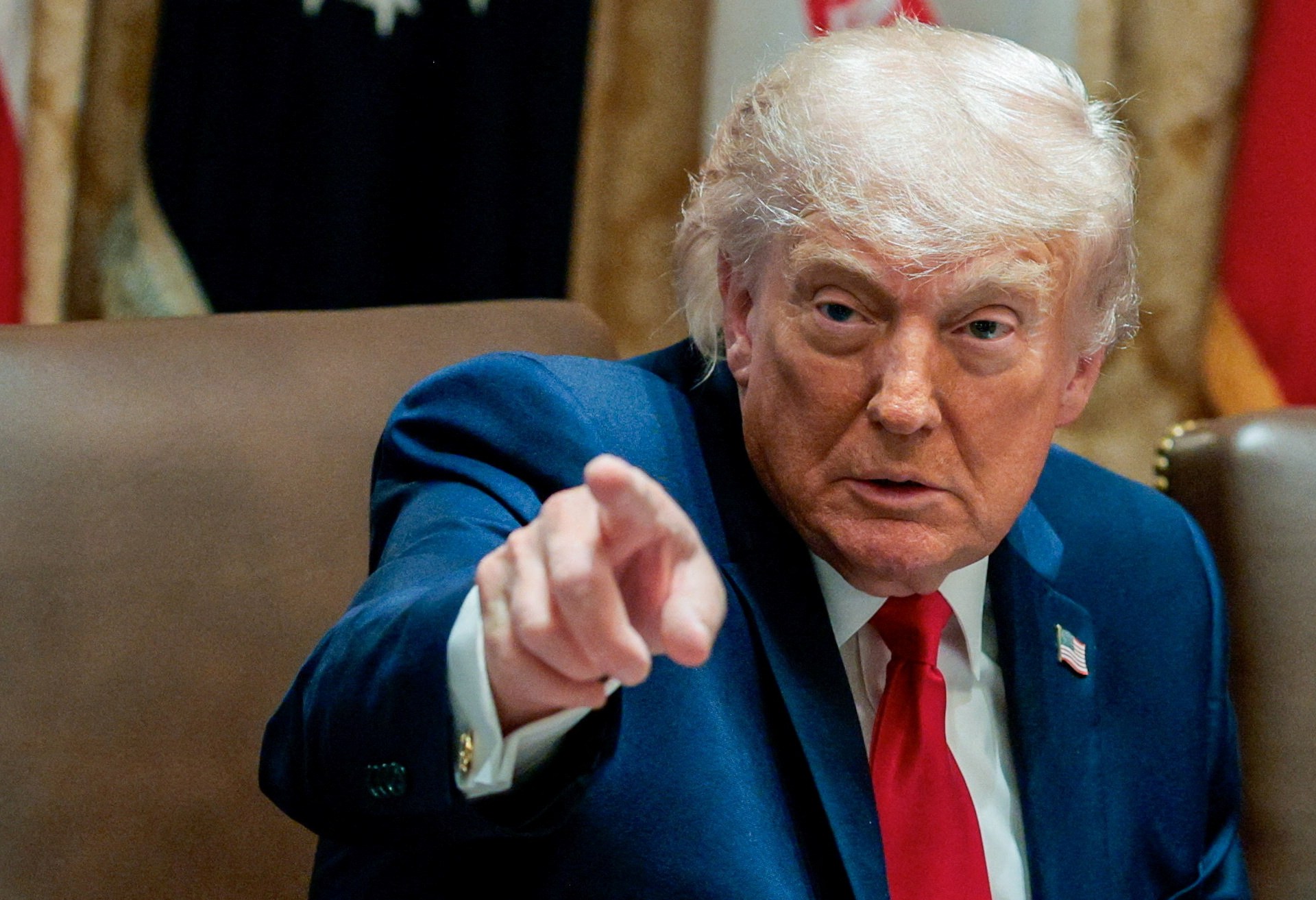 Trump menghentikan dana 'anti-persenjataan' senilai $1,8 miliar di tengah demonstrasi bipartisan