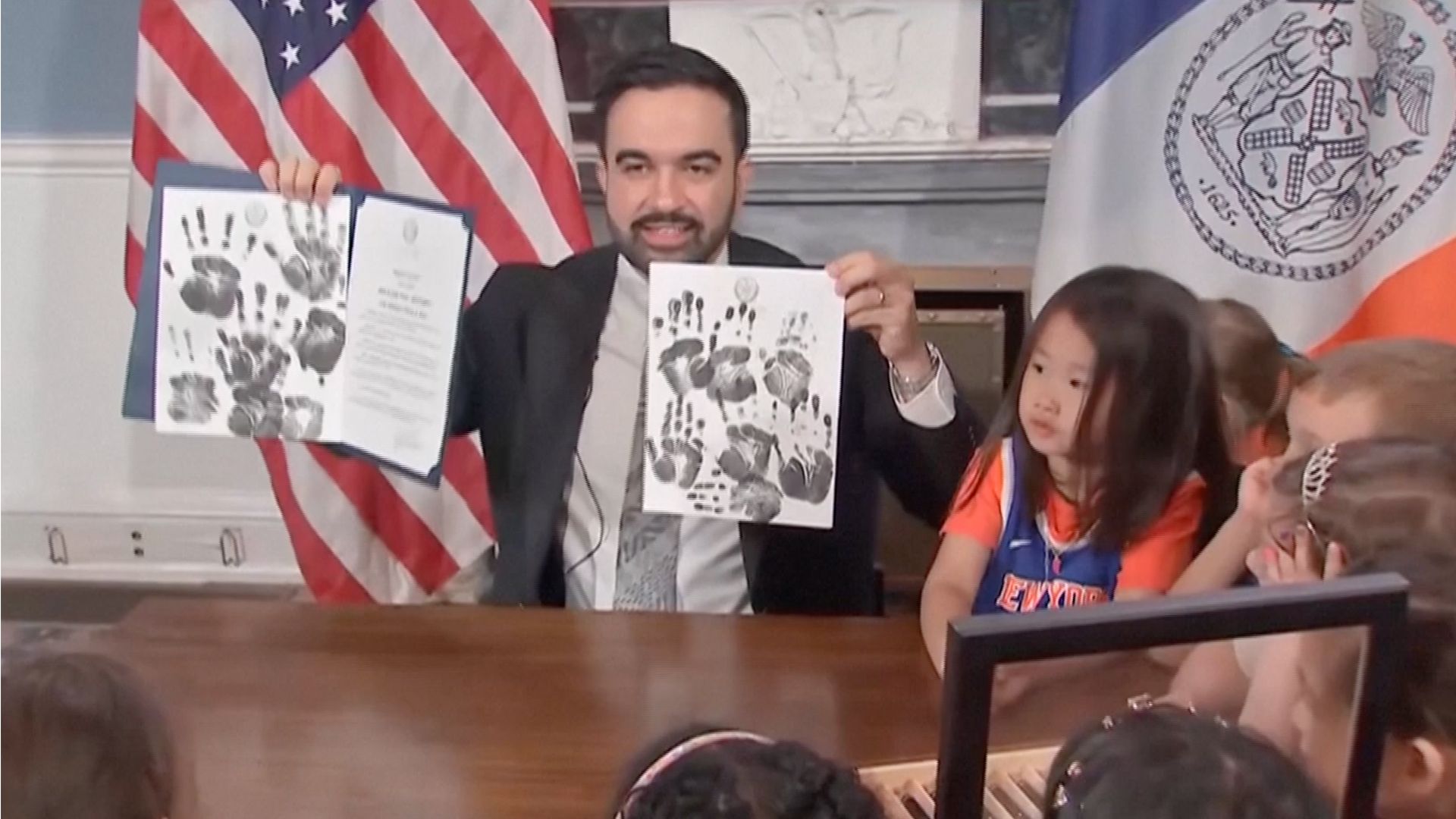 Mamdani menandatangani 'perintah eksekutif' yang mengizinkan anak-anak begadang untuk Final NBA