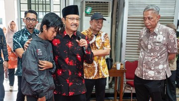 Tinjau SRMP 10 Bogor, Mensos Dengarkan Kisah Anak yang Nyaris Putus Sekolah