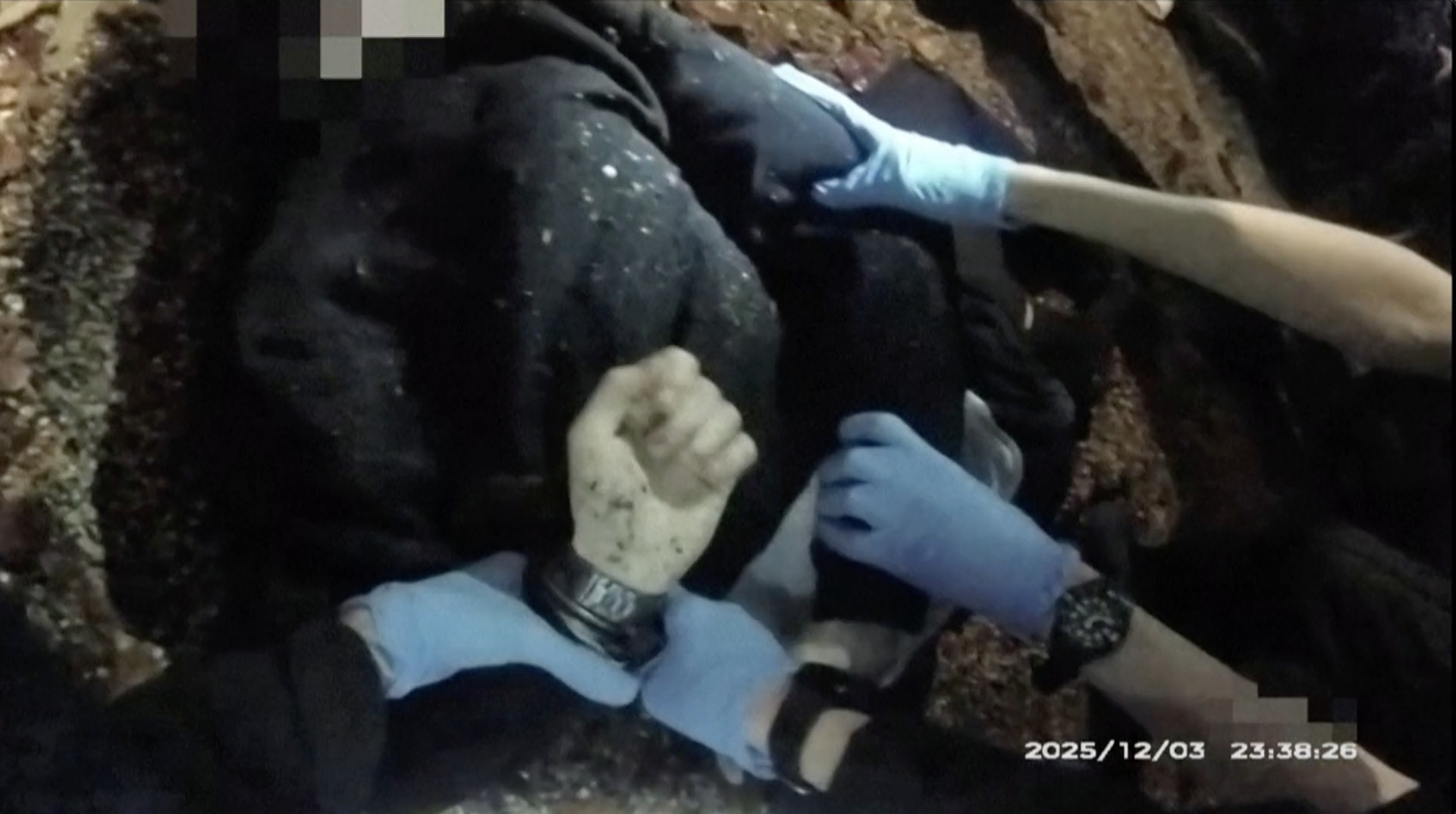 video-bodycam-polisi-inggris-menunjukkan-penangkapan-yang-salah-terhadap-remaja-yang-bernafas