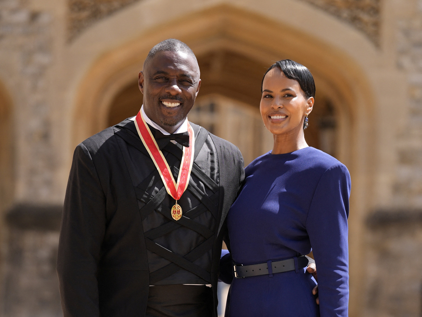 Aktor Idris Elba dianugerahi gelar kebangsawanan oleh Raja Charles di Kastil Windsor