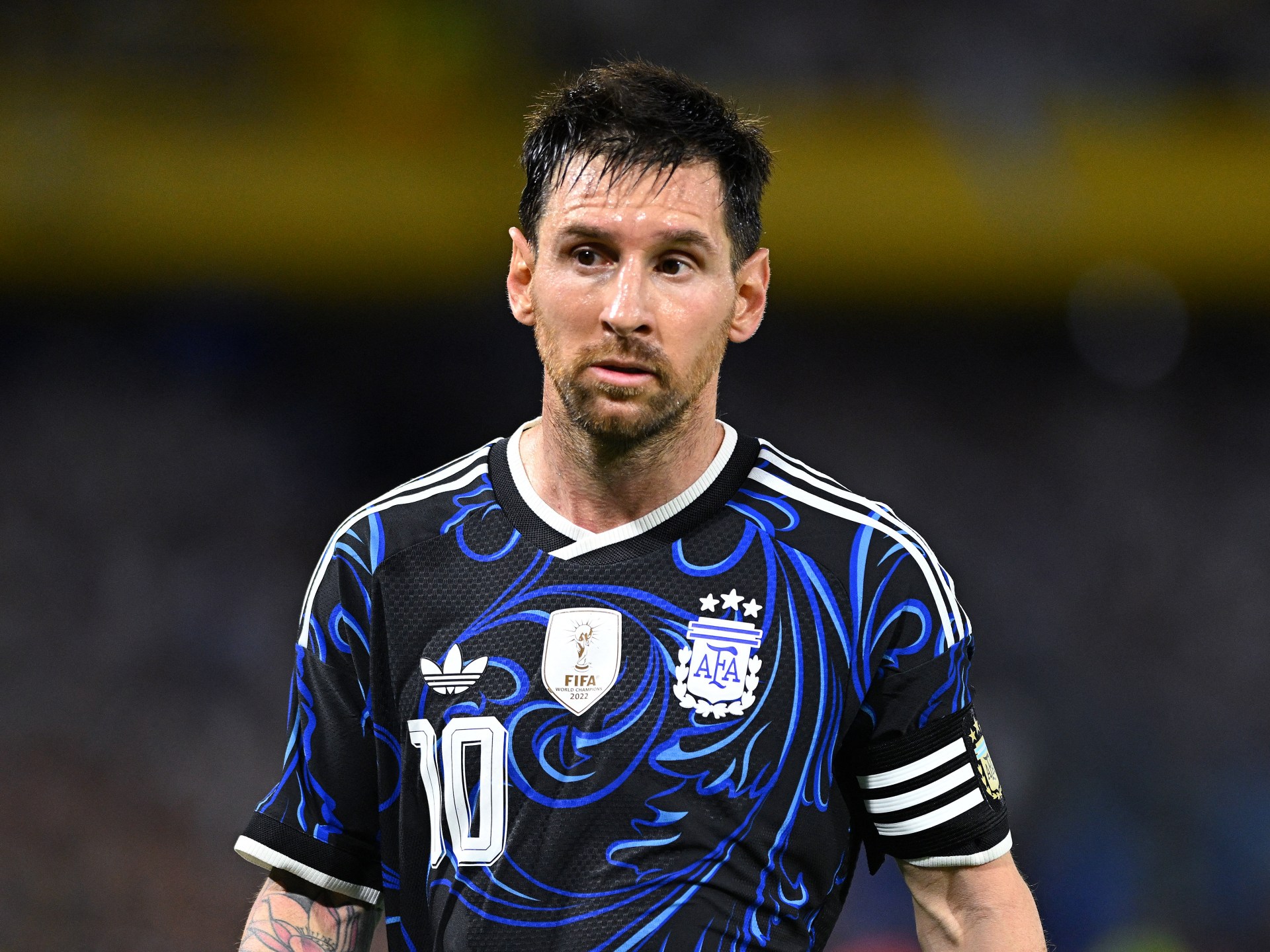 Messi berlatih sendirian saat Argentina mengadakan latihan Piala Dunia pertama
