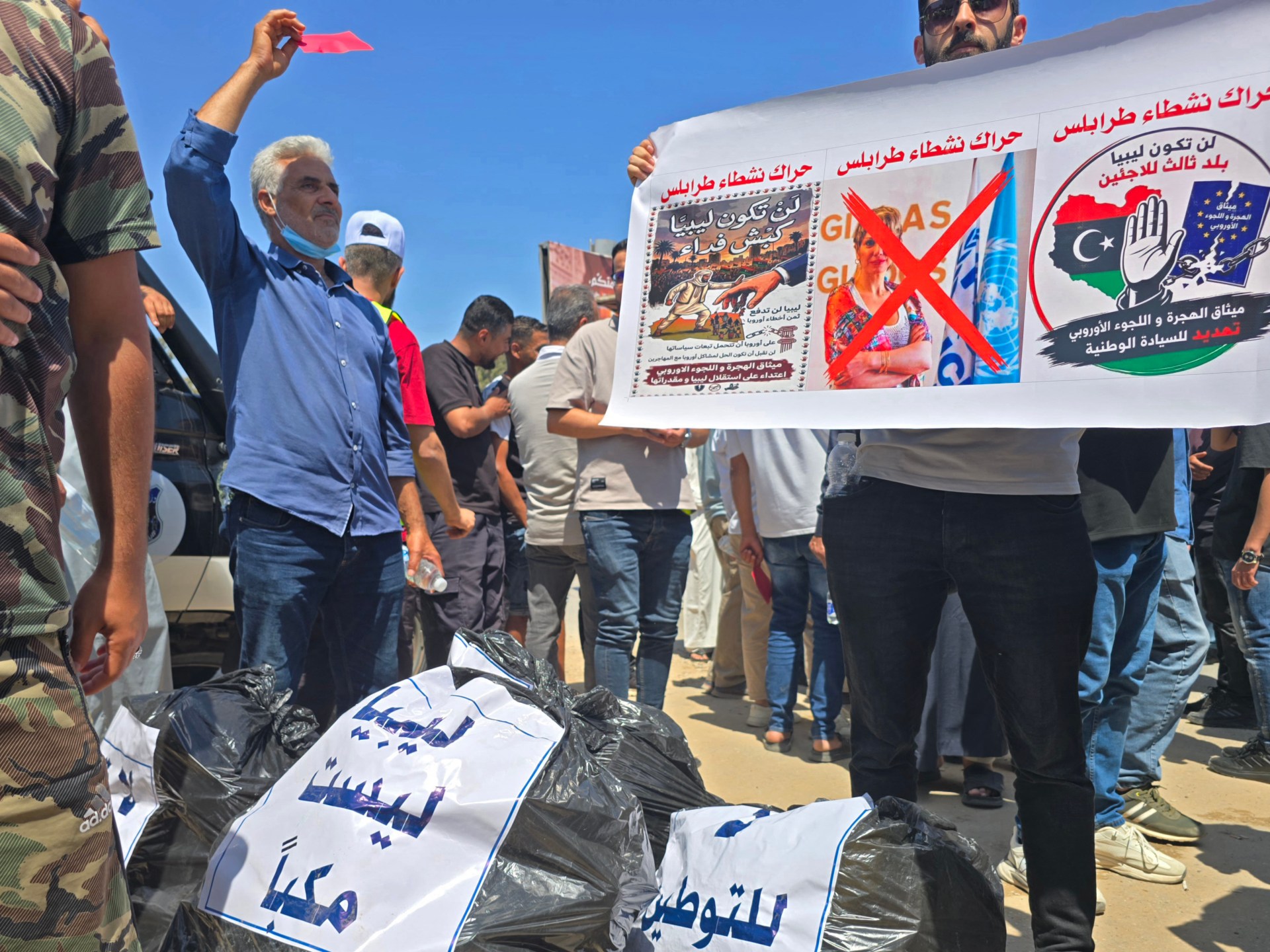 Ratusan orang melakukan protes di Libya di luar badan PBB terhadap migran tidak berdokumen