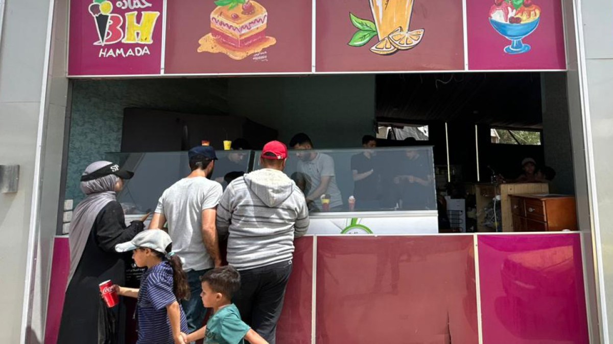 Sebuah kedai es krim selamat dari genosida di Gaza dan memberikan harapan bagi tujuh siswa