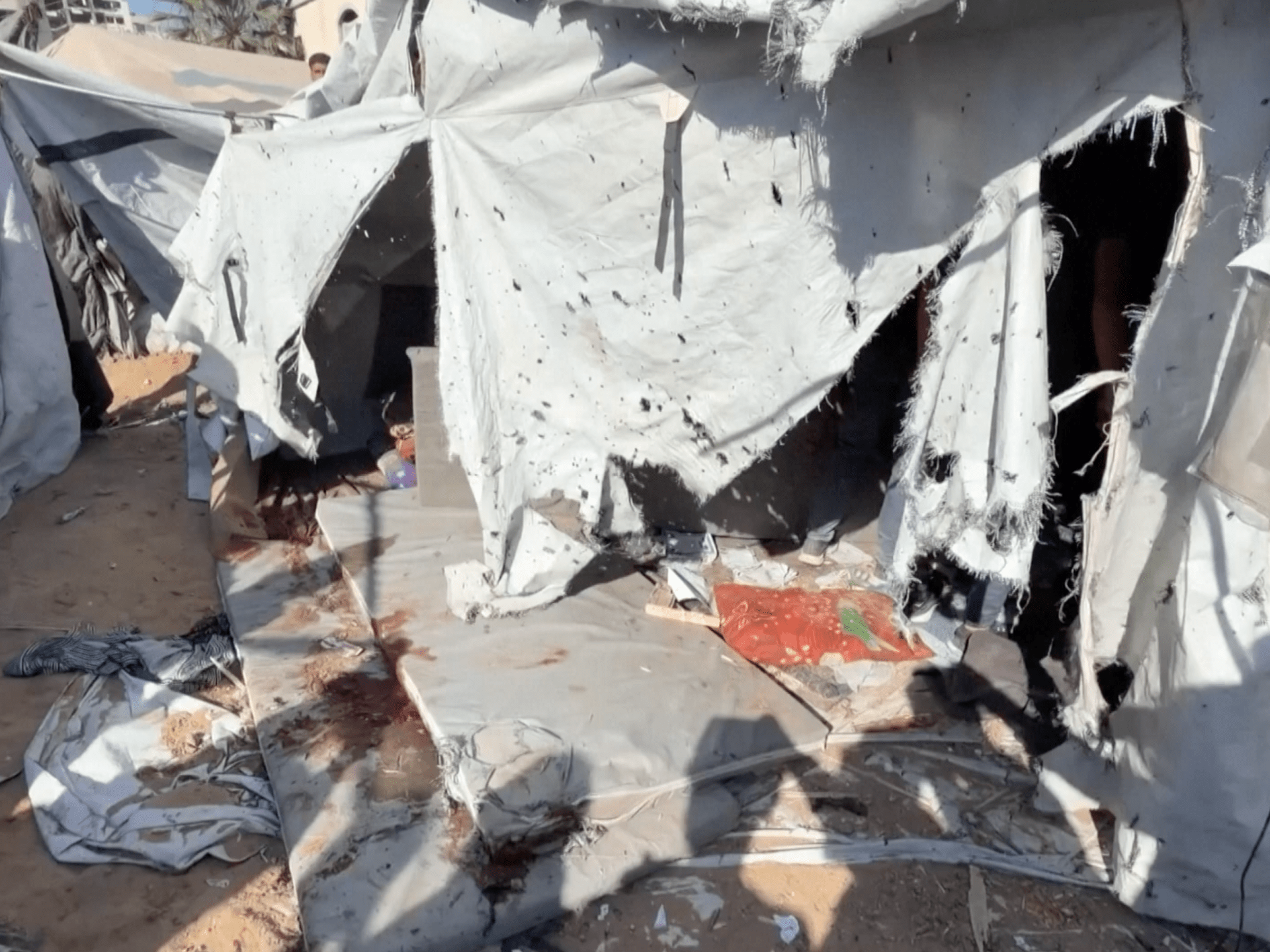 Serangan Israel terhadap kamp Kota Gaza menimpa beberapa warga Palestina