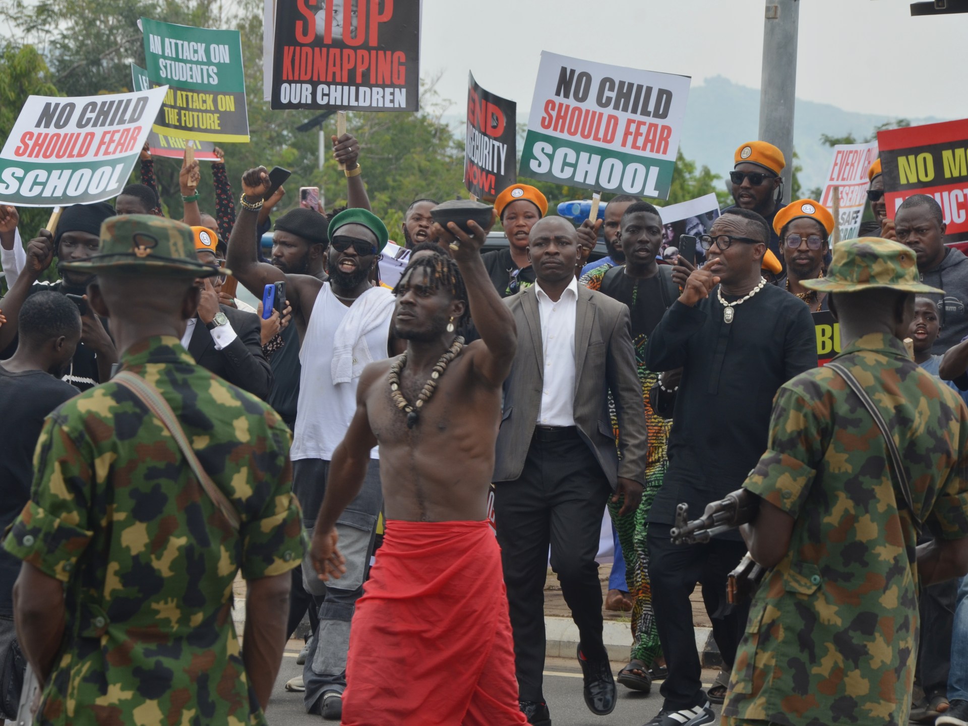 tentara-membebaskan-360-orang-yang-diculik-oleh-boko-haram-di-negara-bagian-borno,-nigeria