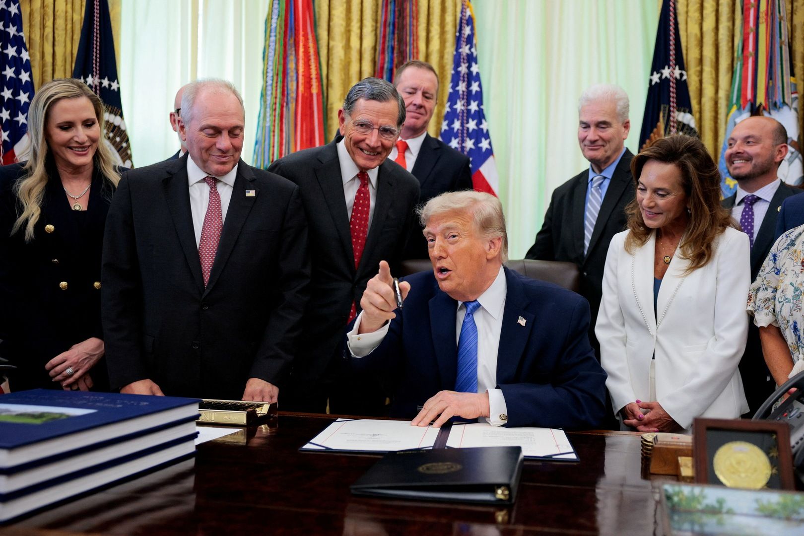 Trump: “kami sedang bekerja… untuk memastikan orang-orang yang tepat datang”