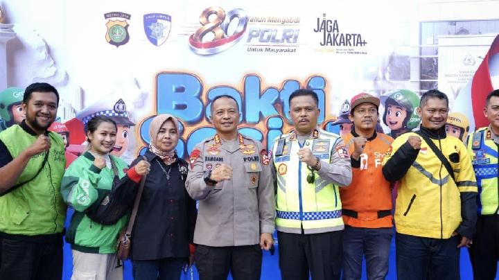 polri-gelar-baksos-bersama-ojol-jakarta