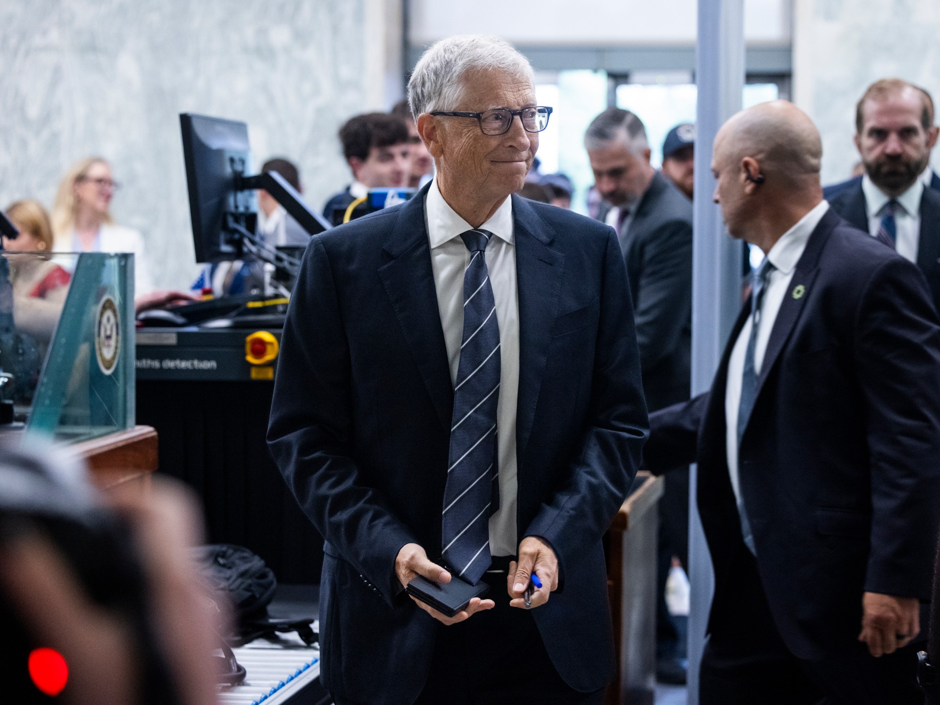 Bill Gates memberikan bukti dalam pertemuan tertutup DPR AS mengenai hubungan Epstein